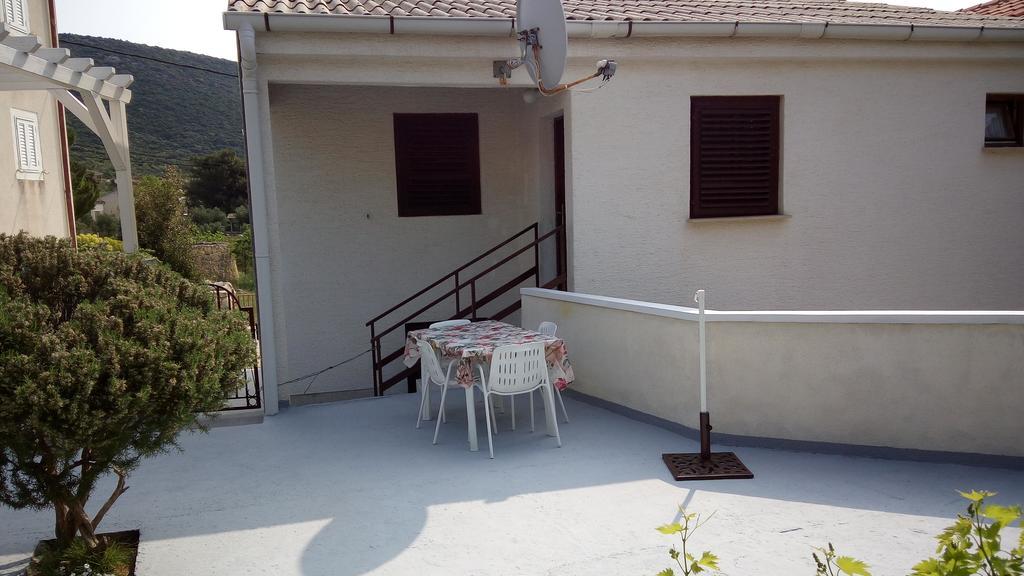 Apartments Tatjana Martinšćica Buitenkant foto