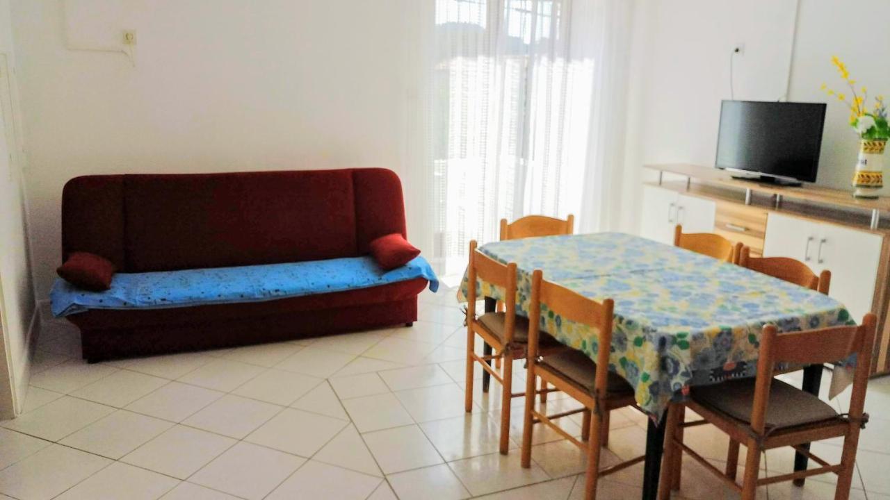 Apartments Tatjana Martinšćica Buitenkant foto